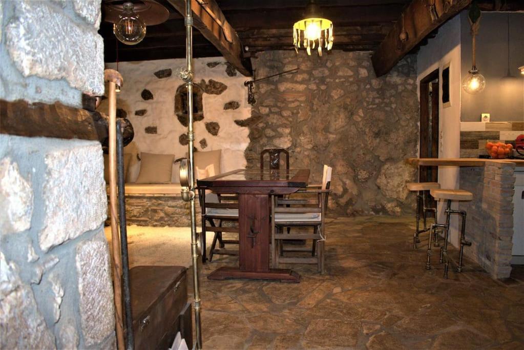 Μικρή Πέτρινη Μεζονέτα 2 Villa Lilaia ภายนอก รูปภาพ