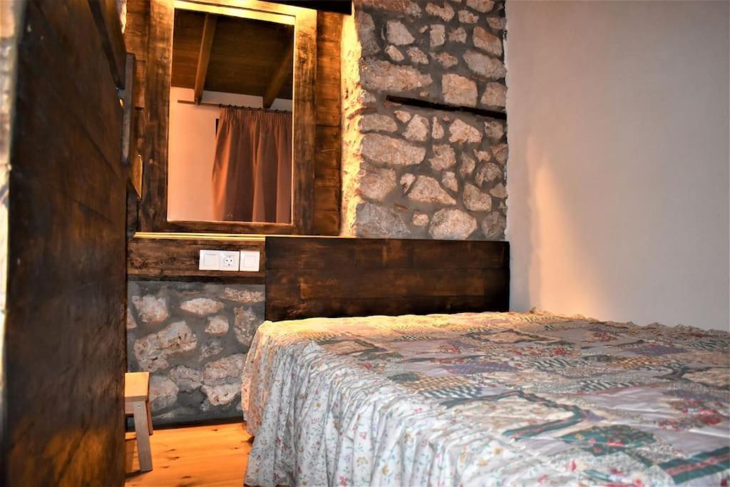 Μικρή Πέτρινη Μεζονέτα 2 Villa Lilaia ภายนอก รูปภาพ