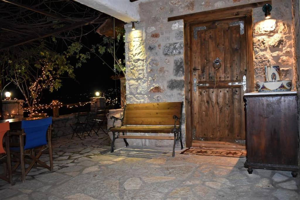 Μικρή Πέτρινη Μεζονέτα 2 Villa Lilaia ภายนอก รูปภาพ
