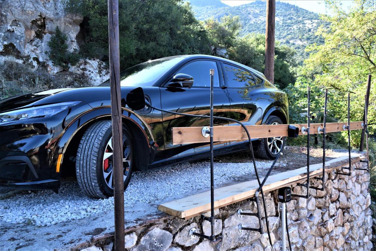 Μικρή Πέτρινη Μεζονέτα 2 Villa Lilaia ภายนอก รูปภาพ