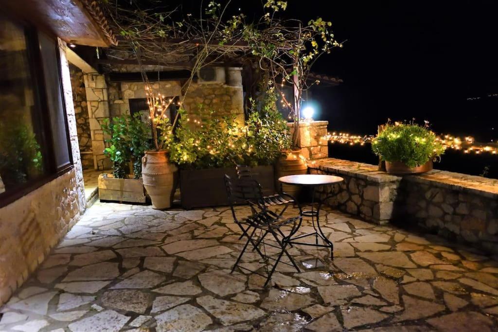 Μικρή Πέτρινη Μεζονέτα 2 Villa Lilaia ภายนอก รูปภาพ