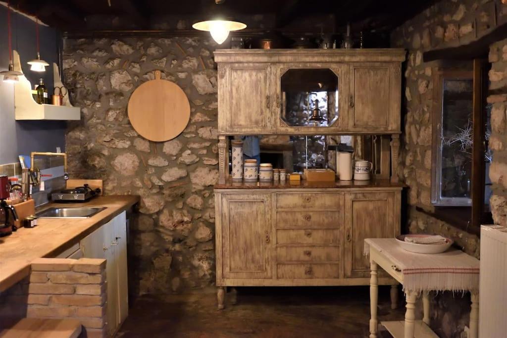 Μικρή Πέτρινη Μεζονέτα 2 Villa Lilaia ภายนอก รูปภาพ