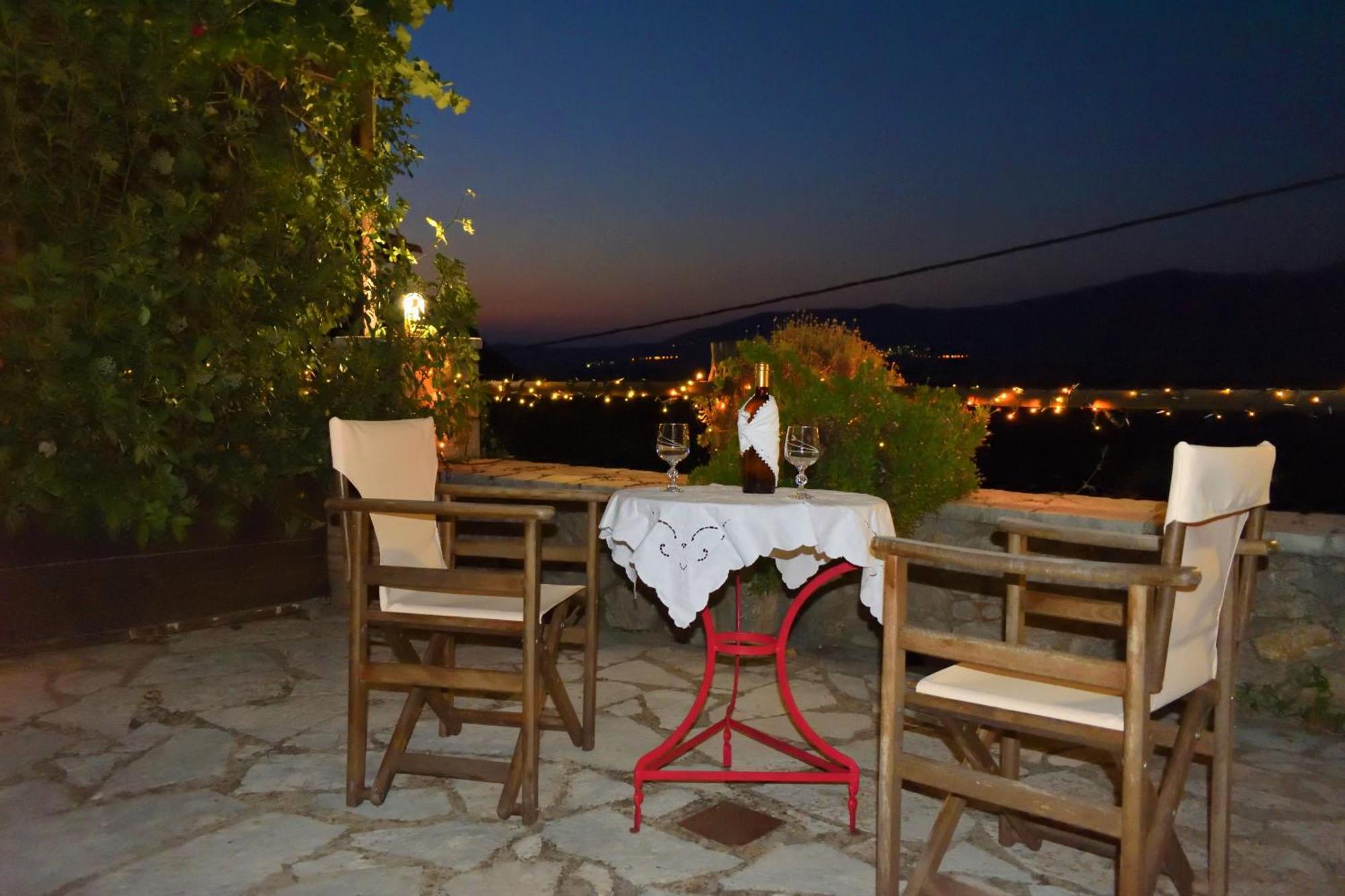 Μικρή Πέτρινη Μεζονέτα 2 Villa Lilaia ภายนอก รูปภาพ